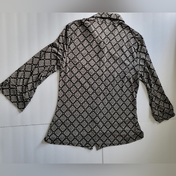 Laundry By Shelli Segal Black & White Geometric Design Button Down Shirt - Picture 2 of 7